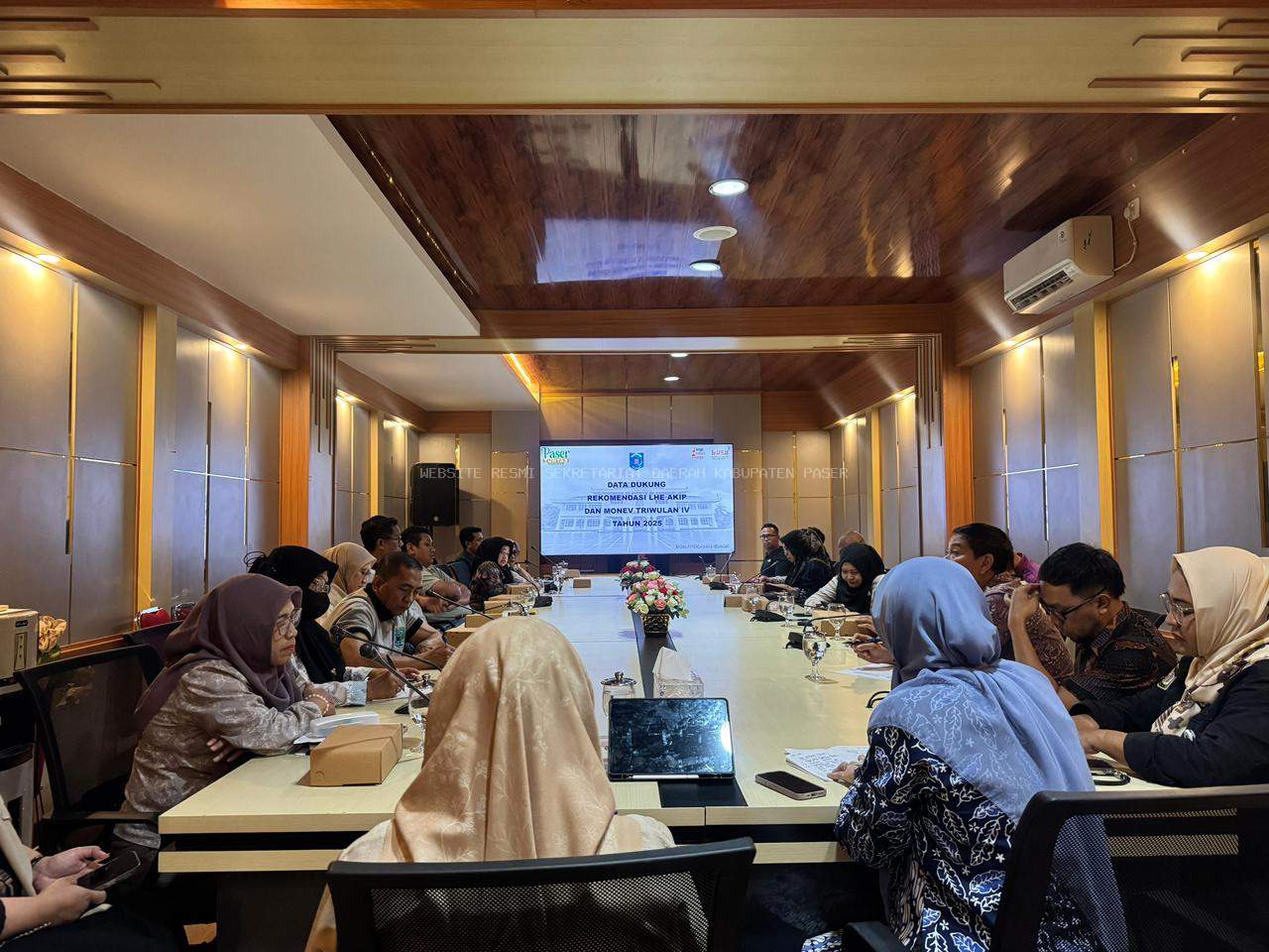 Bagian Perencanaan dan Keuangan melaksanakan Rapat pemenuhan data dukung  dan Monev Triwulan IV