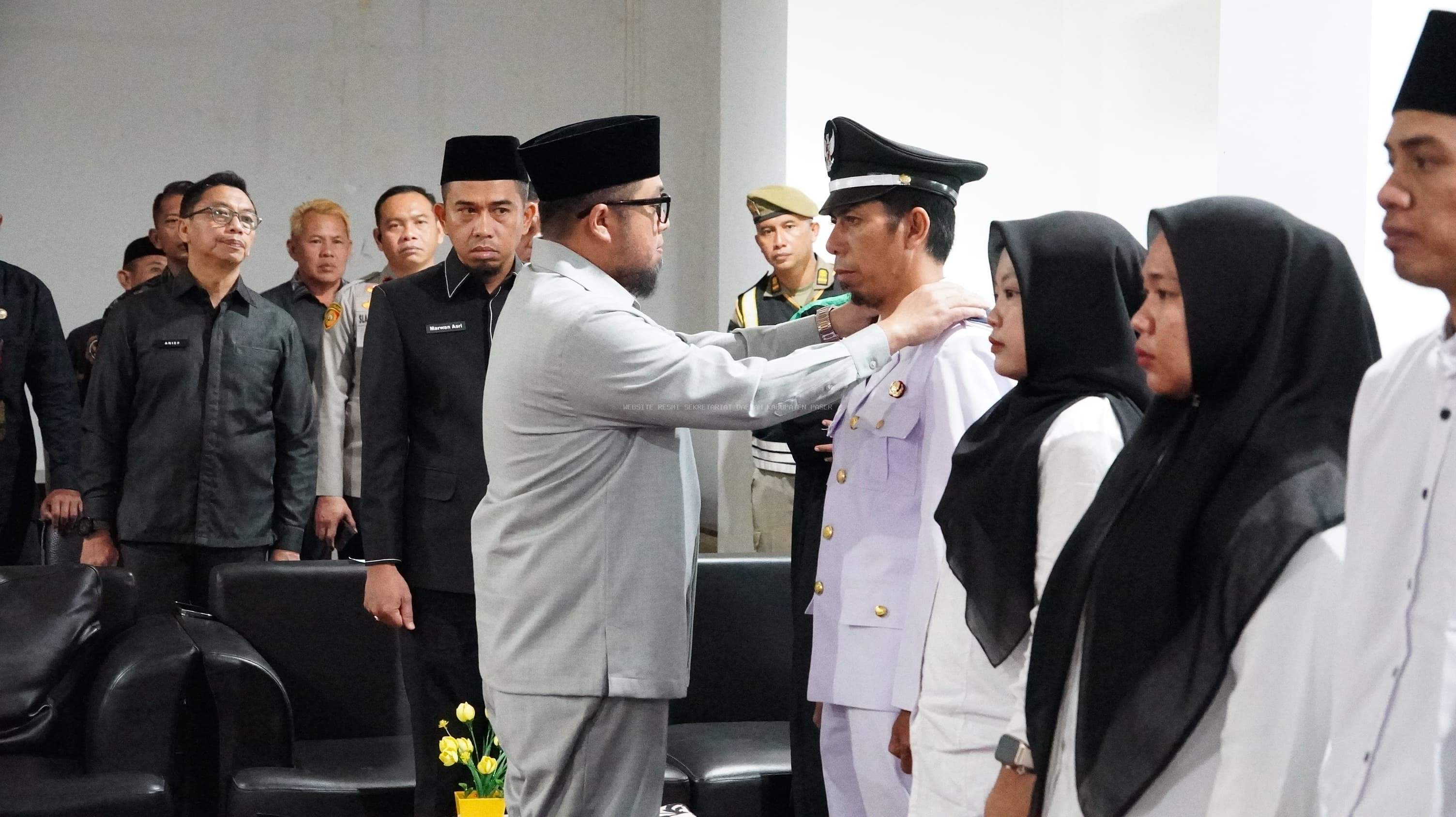 Wabup Lantik PAW Kades Atang Pait dan Anggota BPD 5 Desa