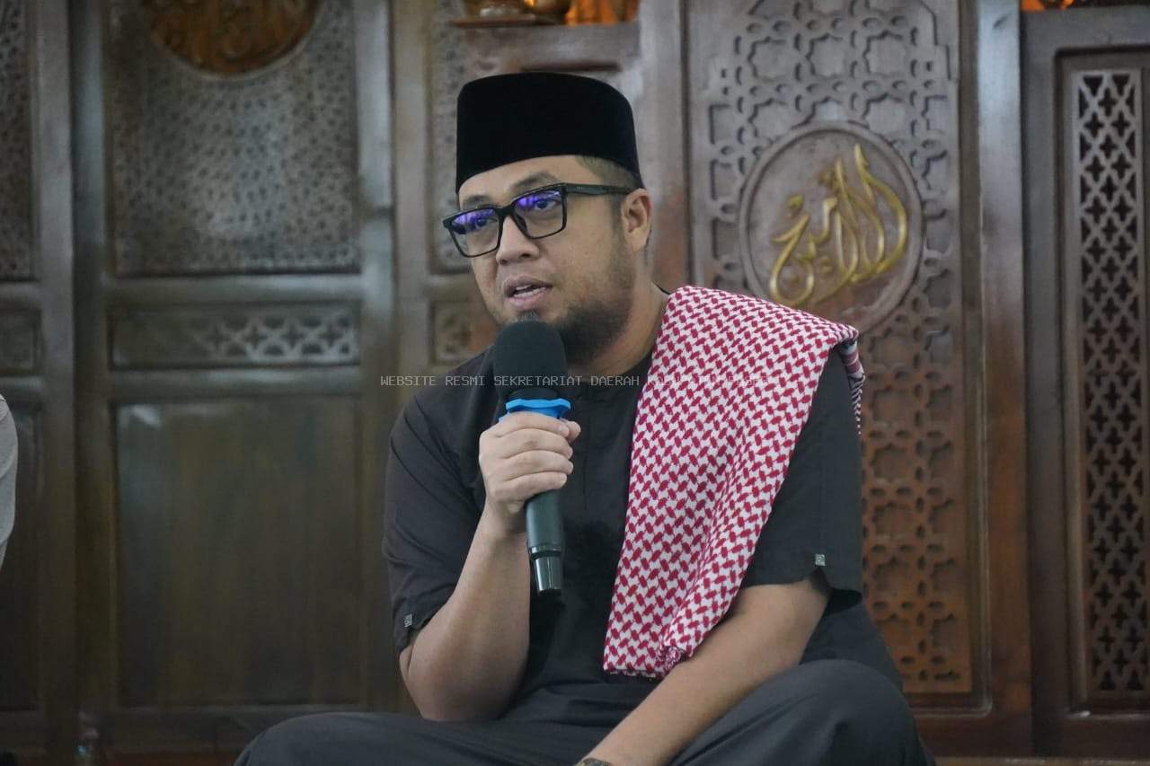 Wabup Buka Puasa Bersama Warga Tapis di Mesjid Al Amin