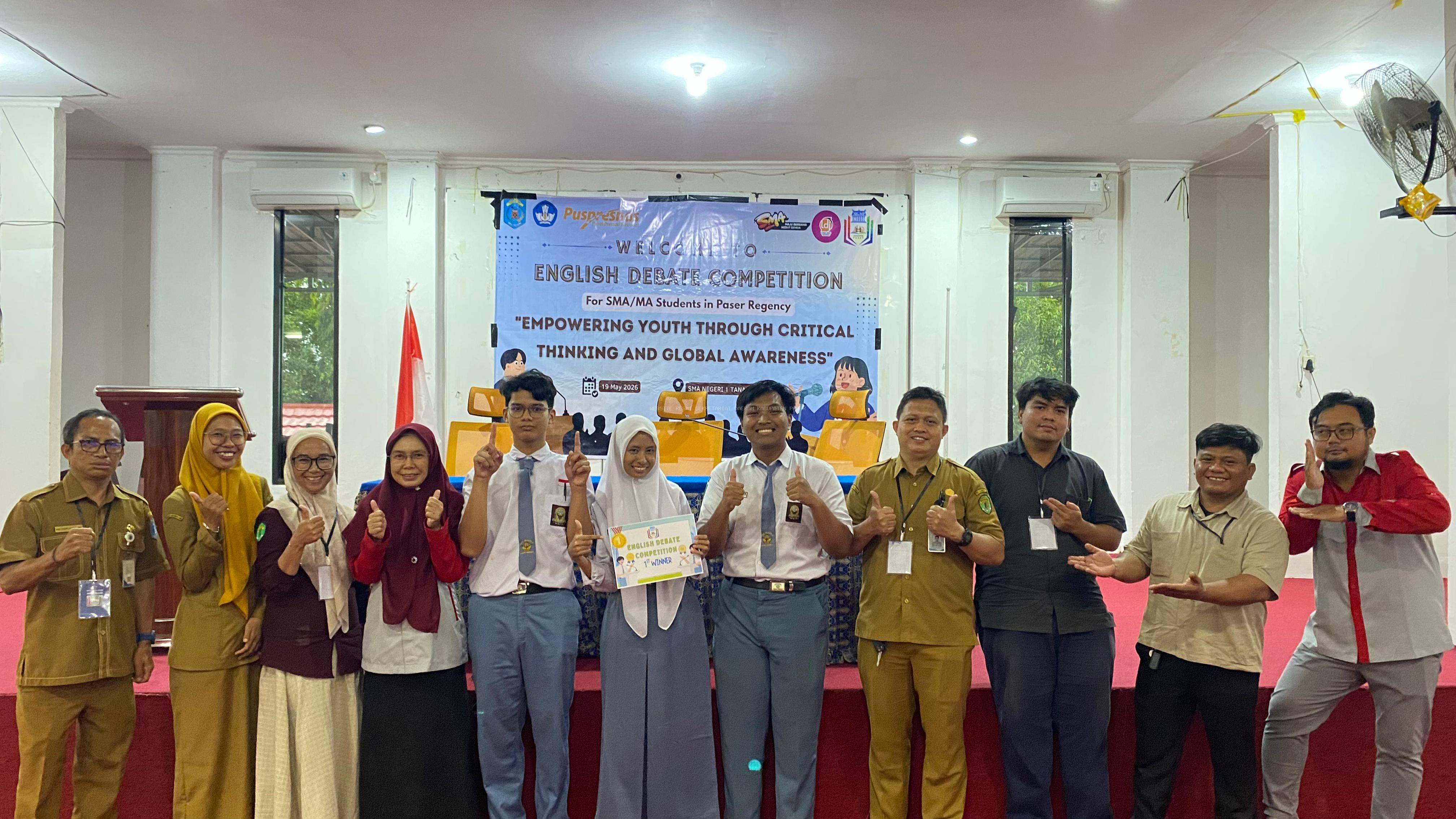 SMA Negeri 1 Tanah Grogot Juara Debat Bahasa Inggris Tahun 2026