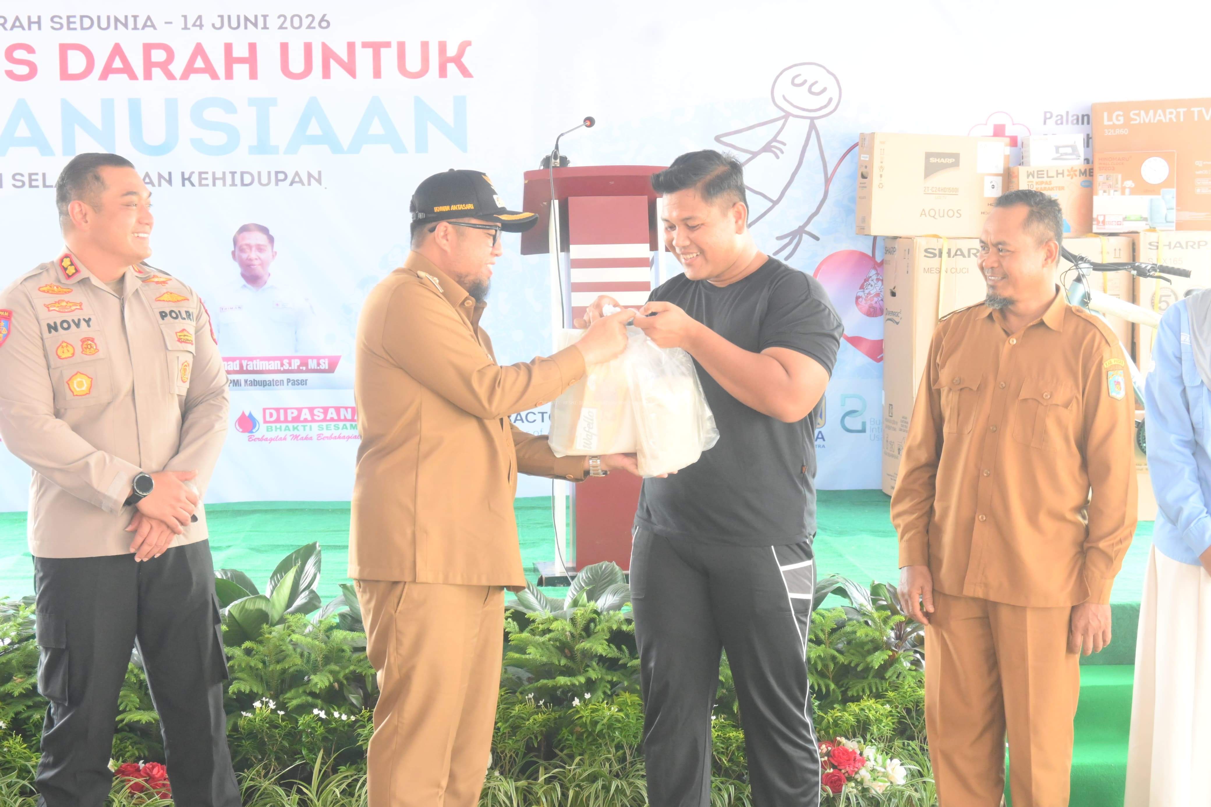 Wabup Buka Aksi Donor Darah Massal Peringati Hari Donor Darah se Dunia