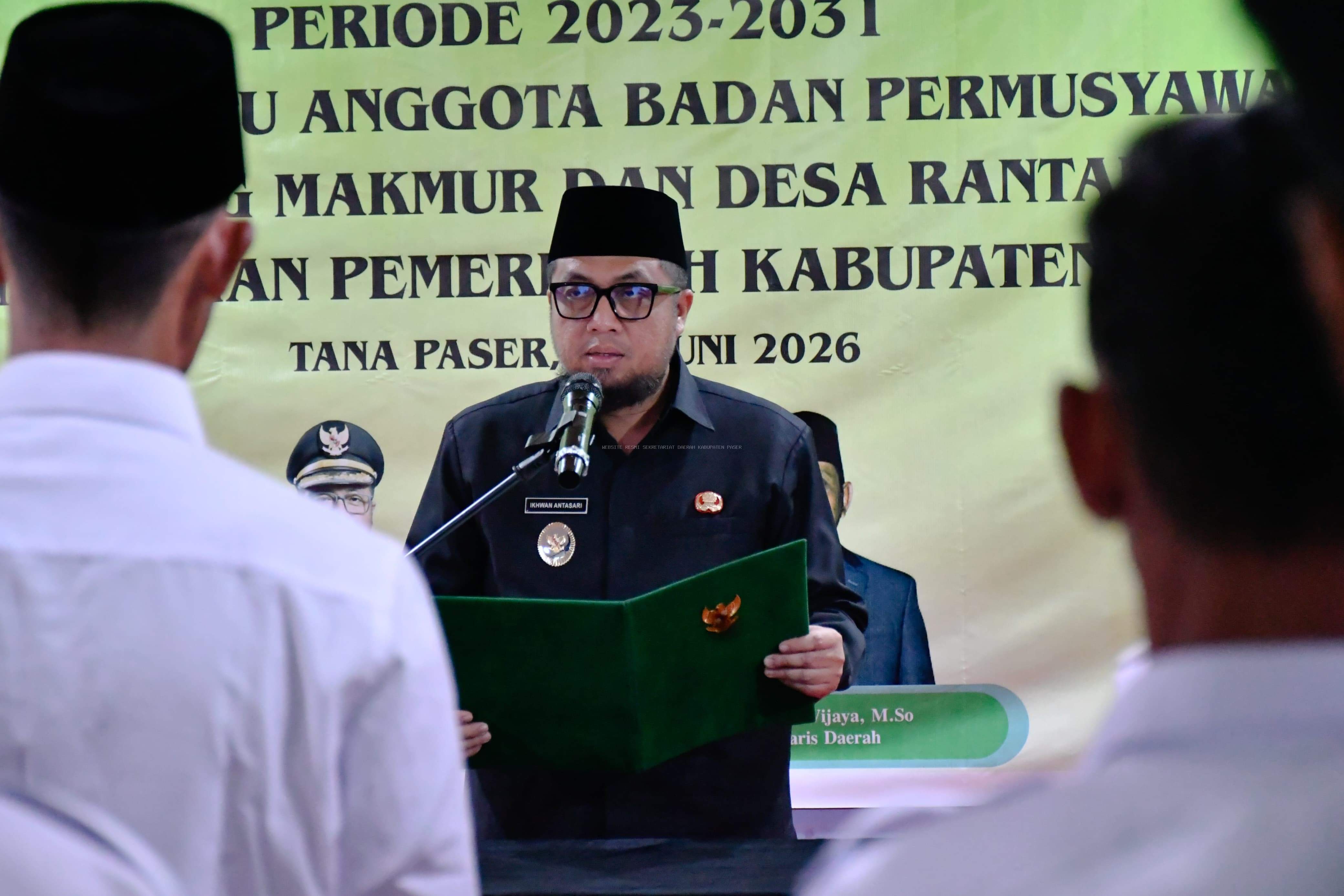 Wabup Lantik PAW Kades Bai Jaya, dan PAW Anggota BPD Desa Sebakung dan Desa Rantau Layung