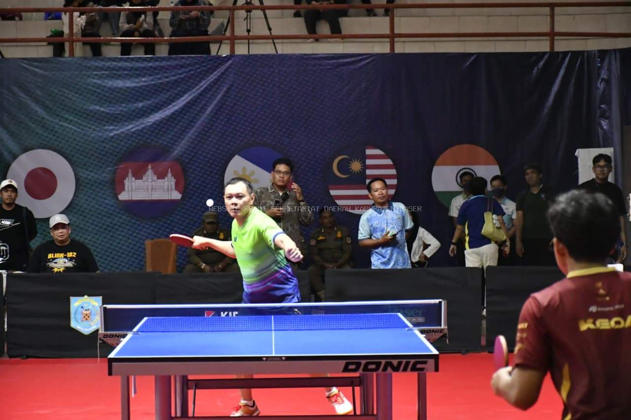 Bupati Fahmi Buktikan Kecintaan pada Olahraga Tenis Meja